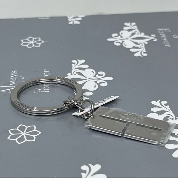 Clinique Signature Silver Tone Color Keychain C Logo Key Chain Ring NWT - Picture 3 of 7